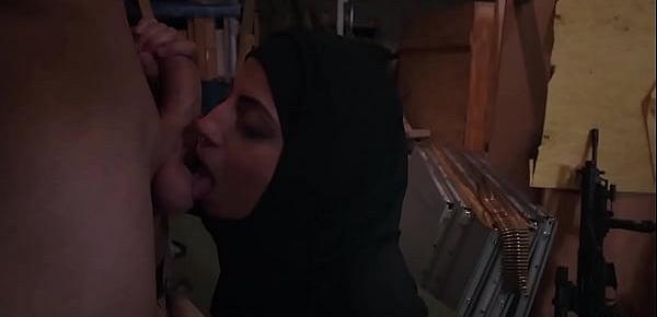  TOUR OF BOOTY - American Soldier Having A Good Time With Arab Babe In Burka